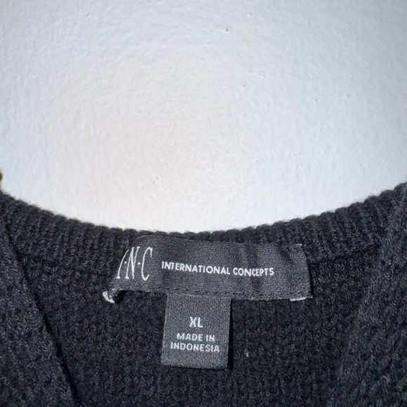 Black Knit Tank Top with Shells - Picture 3 of 4